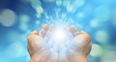 Reiki: What Is It and The Health Benefits