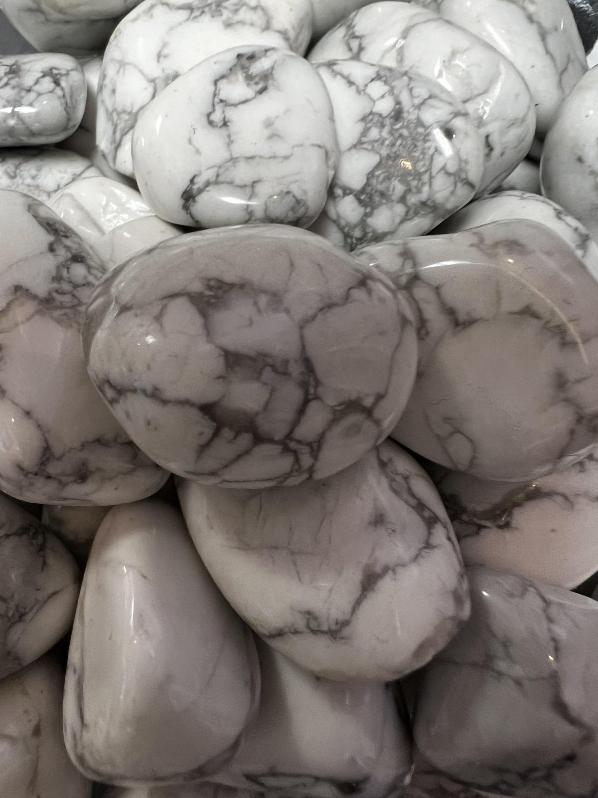 Howlite (Tumbled)